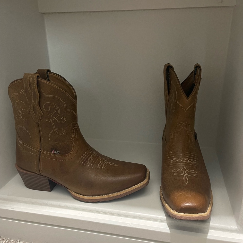 Justin brown leather boots Excellent used condition size 8.5